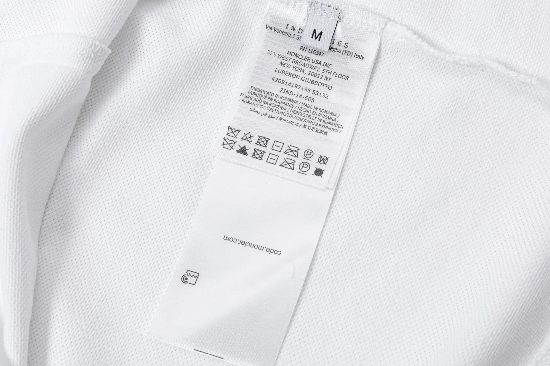 Moncler POLO Polo Polo Classic ， 。 Polo ， Classic 。Classic ， 。 。 ：Black White Size：MLXLXXL